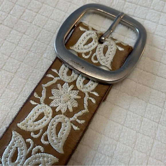 Lucky Brand embroidered leather belt - Picture 3 of 8